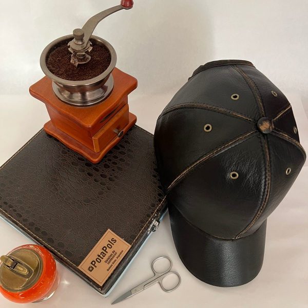Cap Cuero Negro Gastado AR