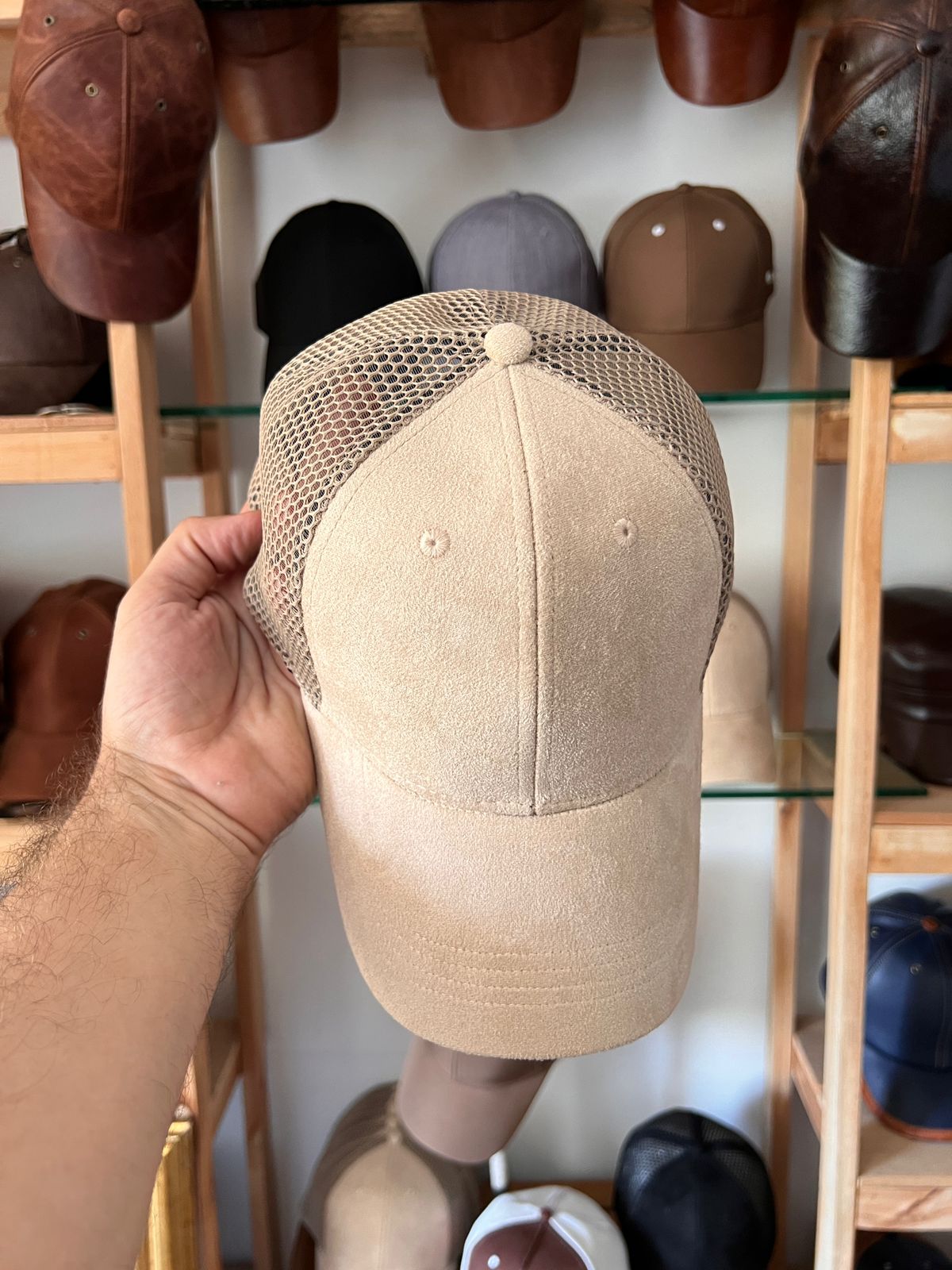 Cap Bridgerton beige aireada - Image 2